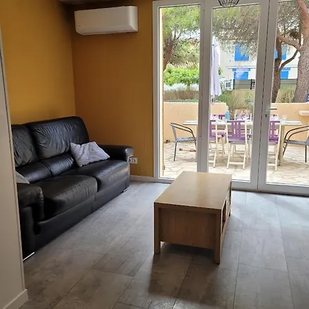 Maison 8 Personnes St Pierre La Holiday home *